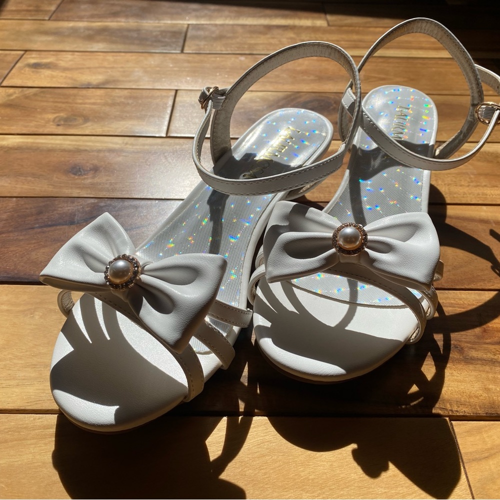 Laurmosa Elegant White Kids Sandals with Bow